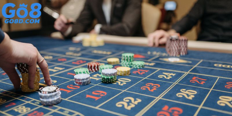 Poker Crazy Pineapple: Luật Chia Bài Và Thời Điểm Bỏ Lá